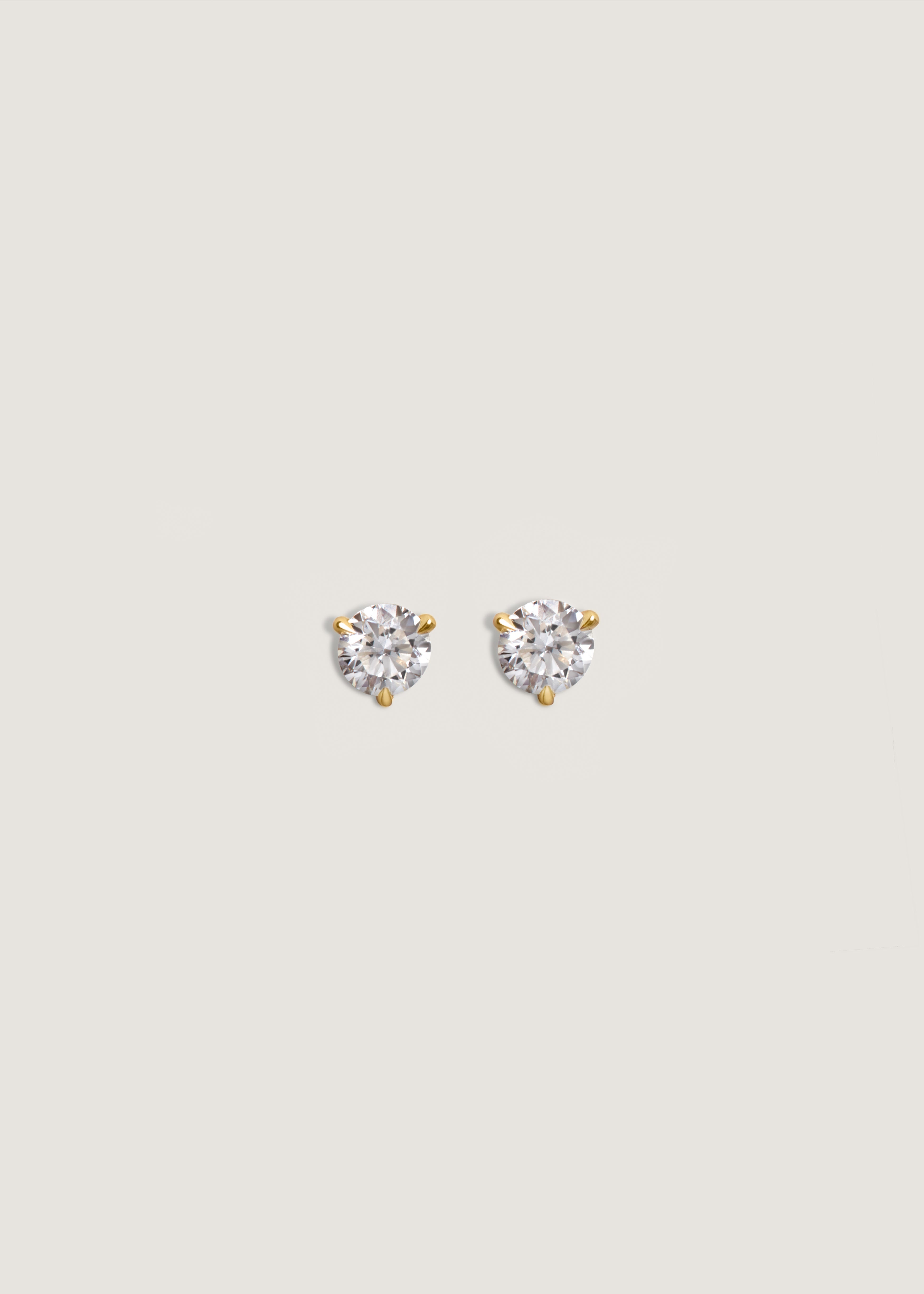 June Round Stud Earrings Diamond