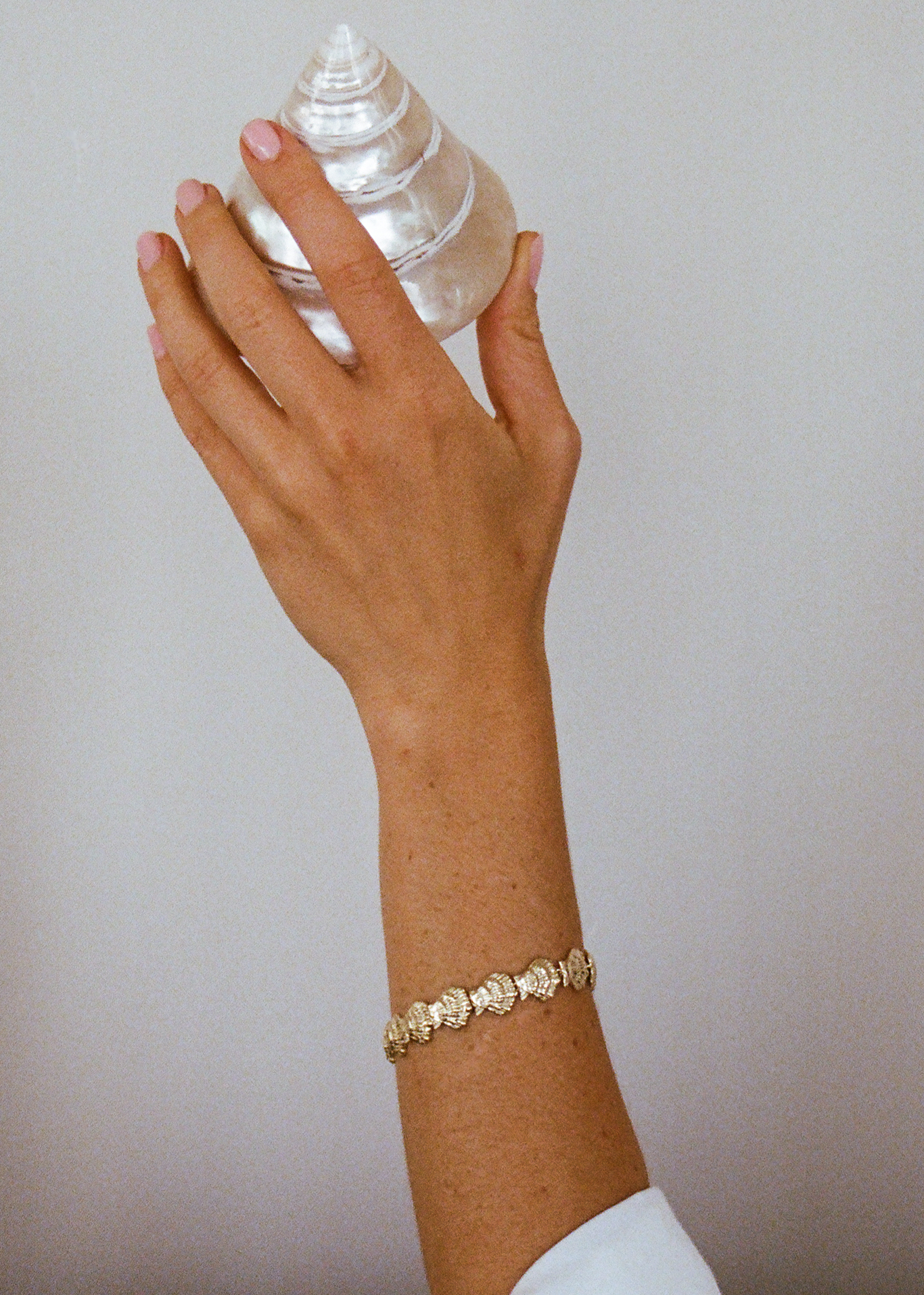 Eternity Shell Bracelet Gold