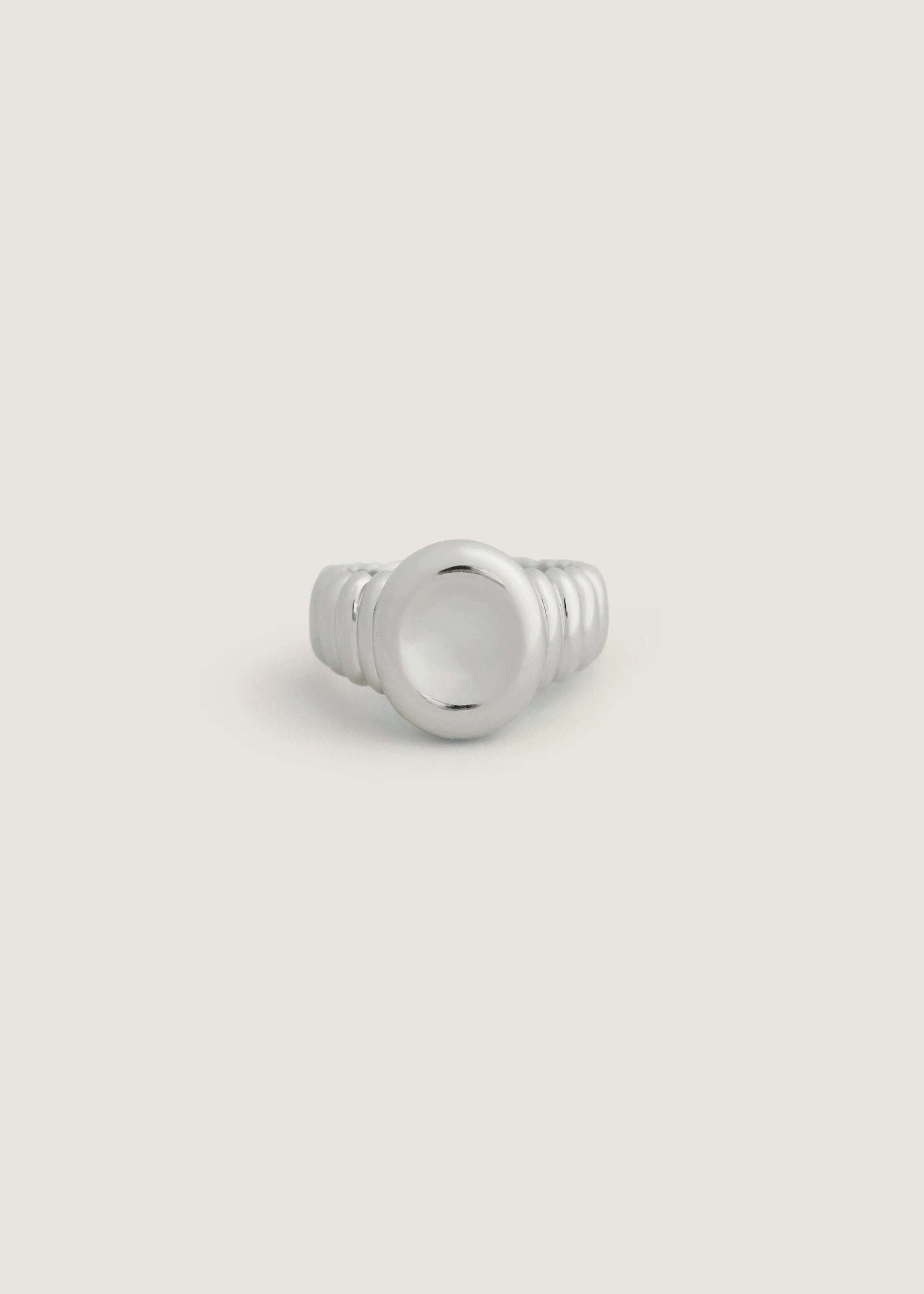 Osla Oval Signet Ring Silver