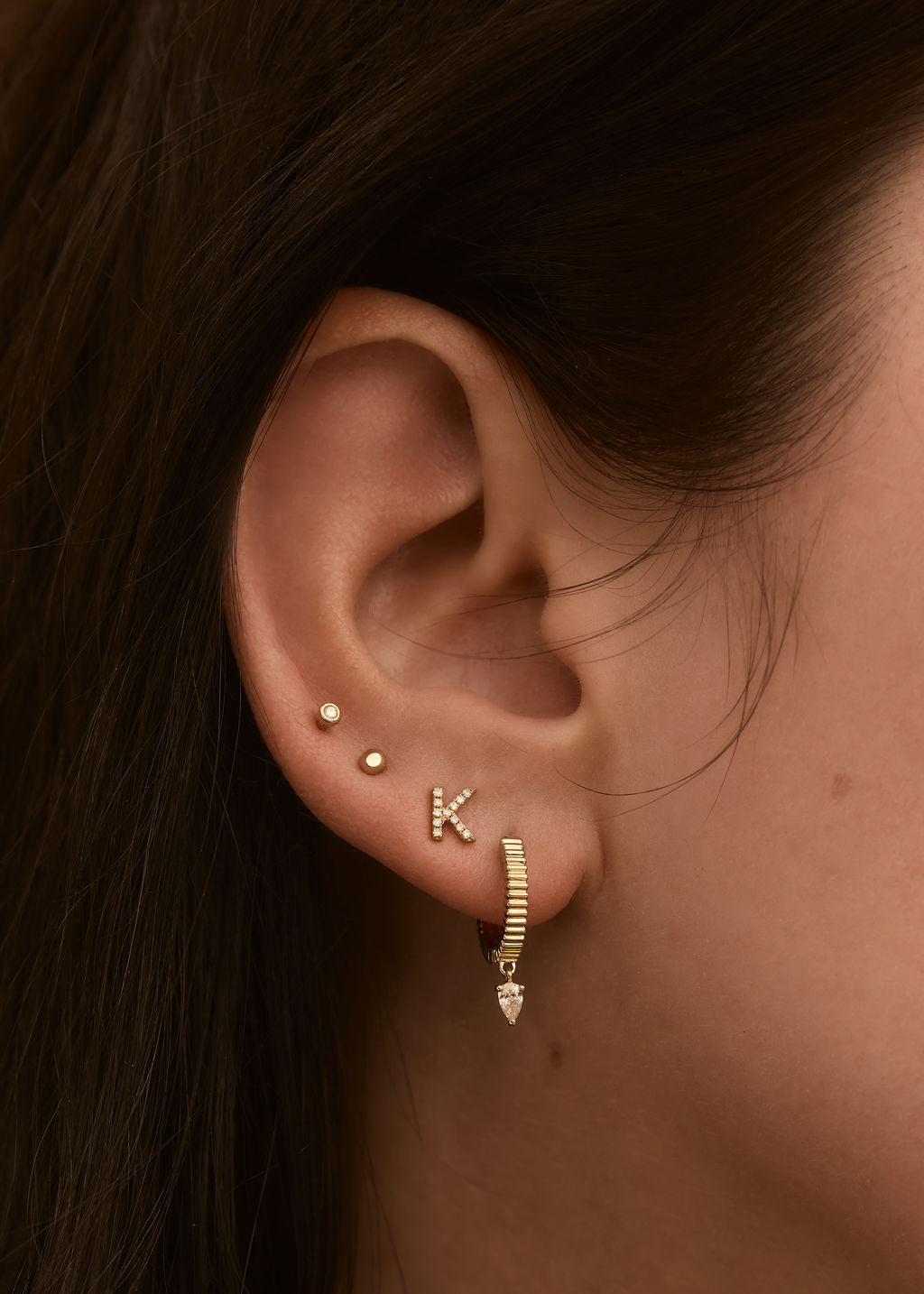 Solis Ribbed Huggie Earrings Diamond