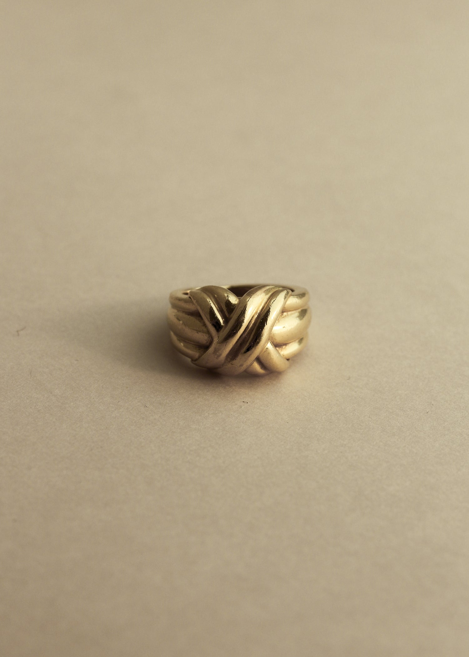 Vintage 18K Wide Crossover Band Ring - 4.25