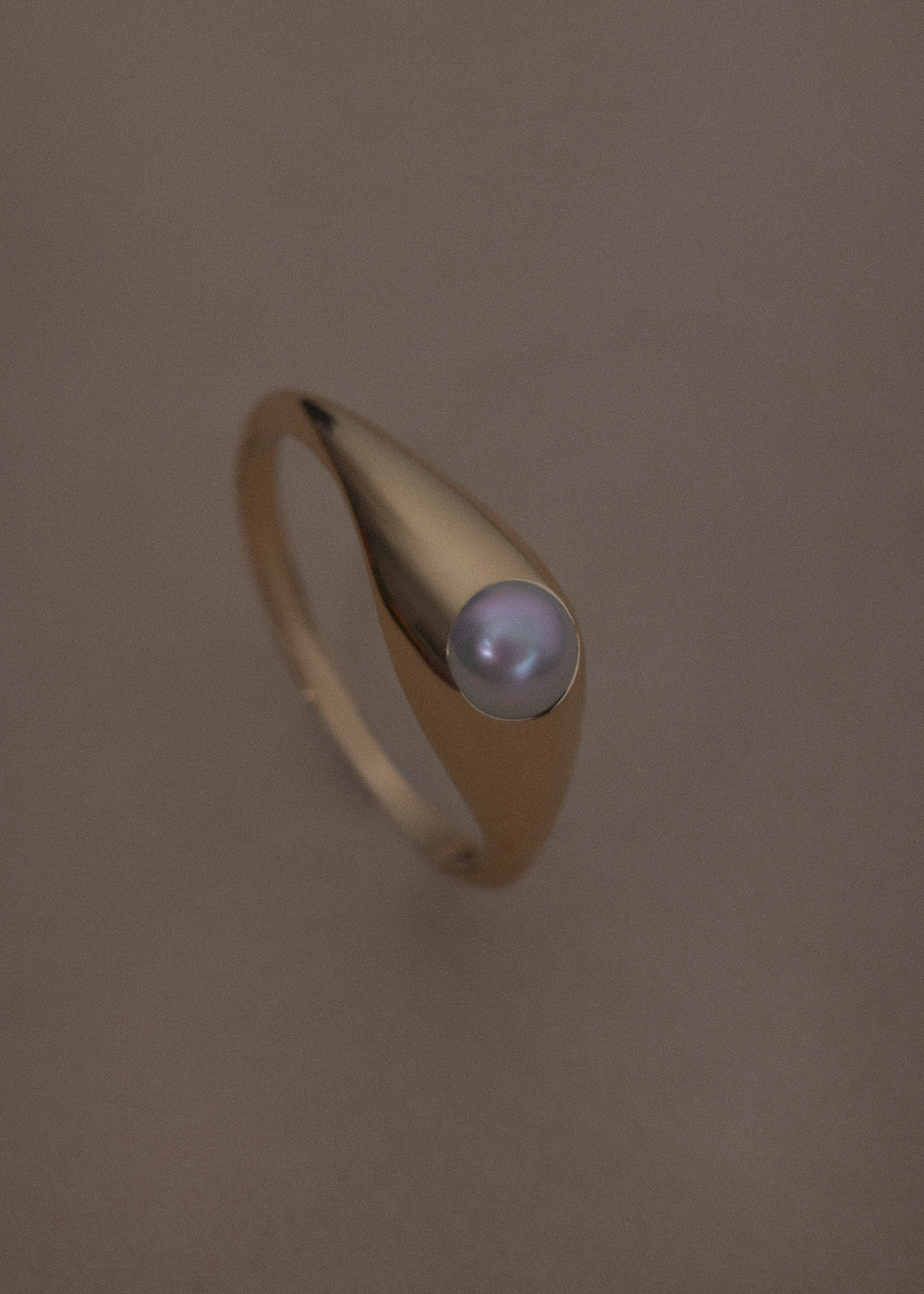 alt="Pearl Signet Ring"