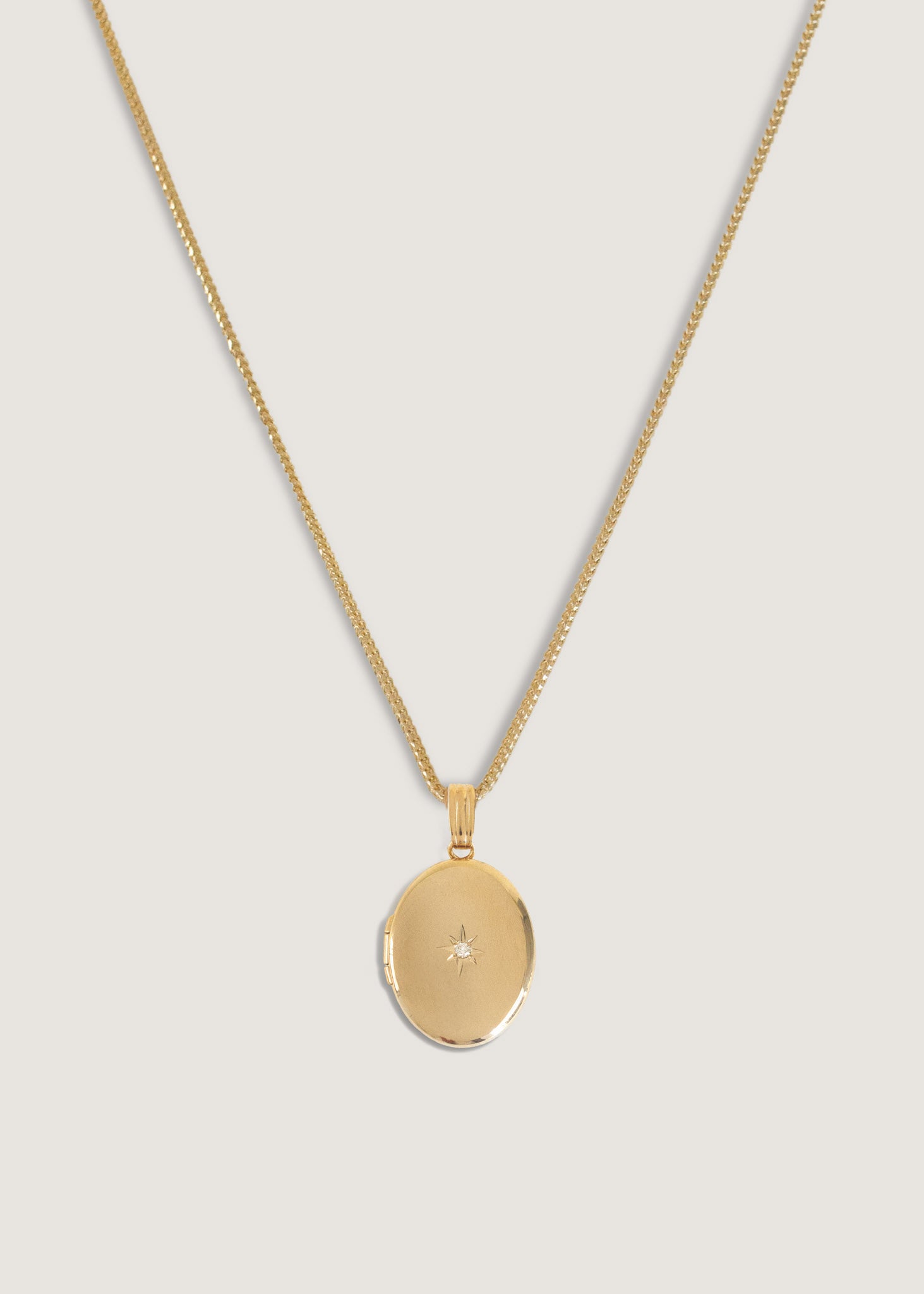 alt="Maison Oval Locket II - Box Chain"