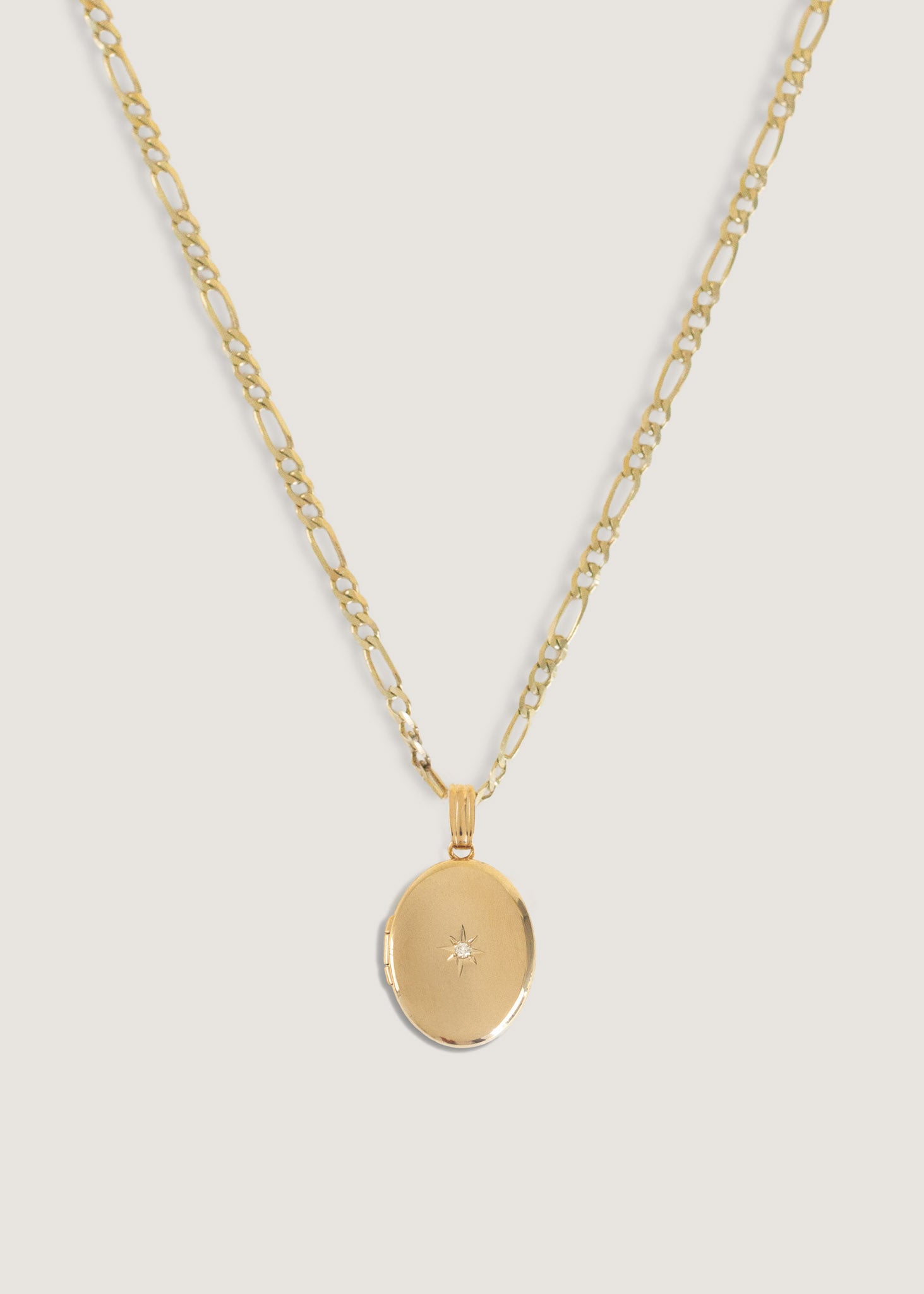 alt="Maison Oval Locket II - Figaro Chain"