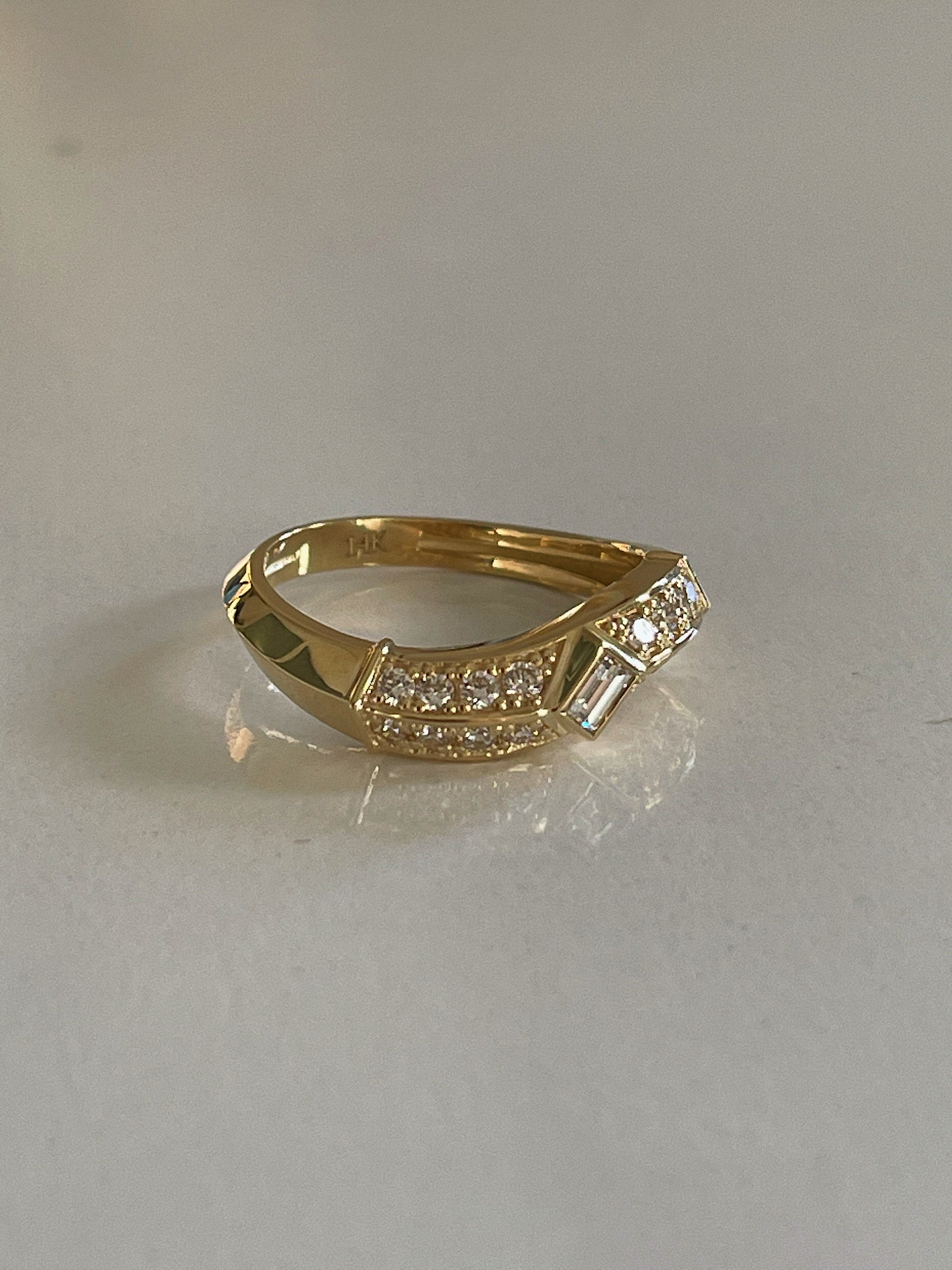 alt="Franco Curved Ring"
