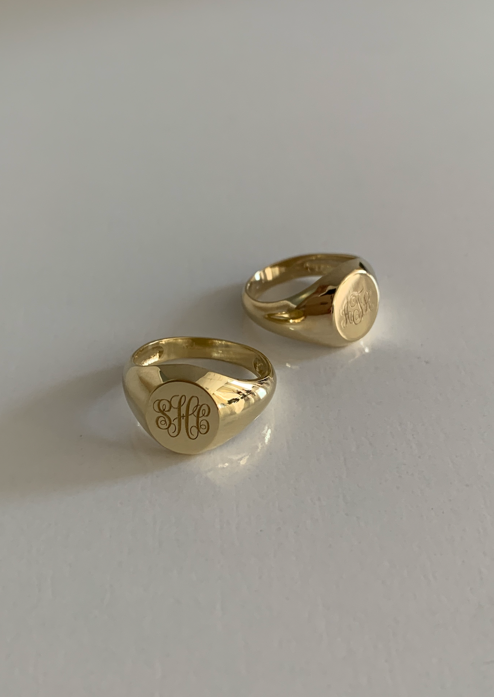alt="Classic Signet Ring"