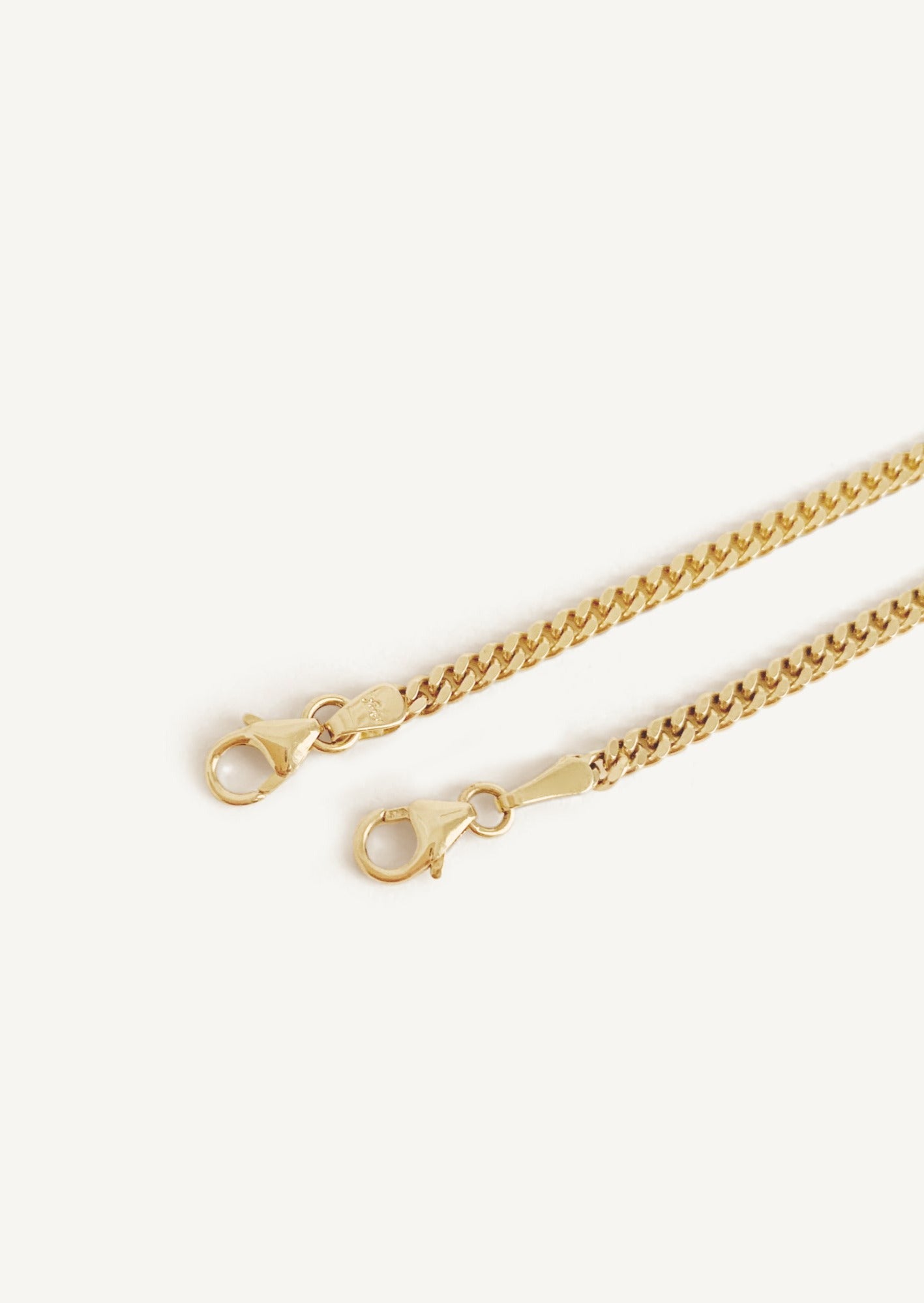 alt="Capri Curb Chain Bracelet Clasp"
