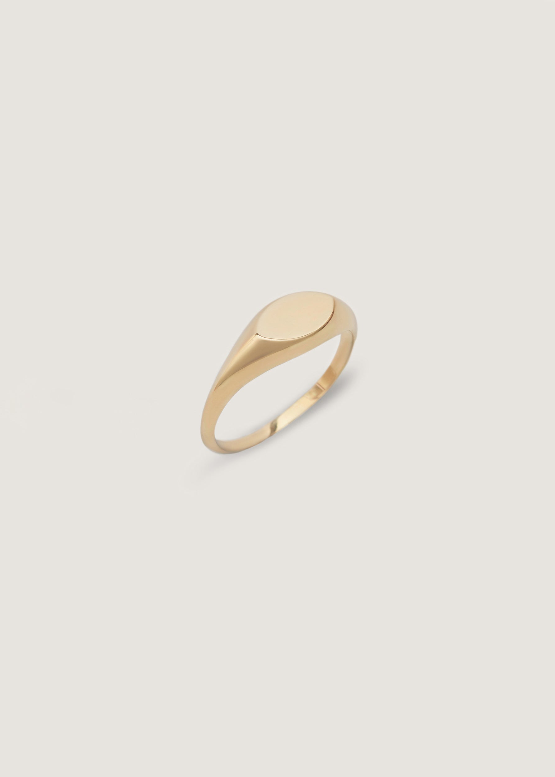 alt="Eloise Oval Signet Ring"